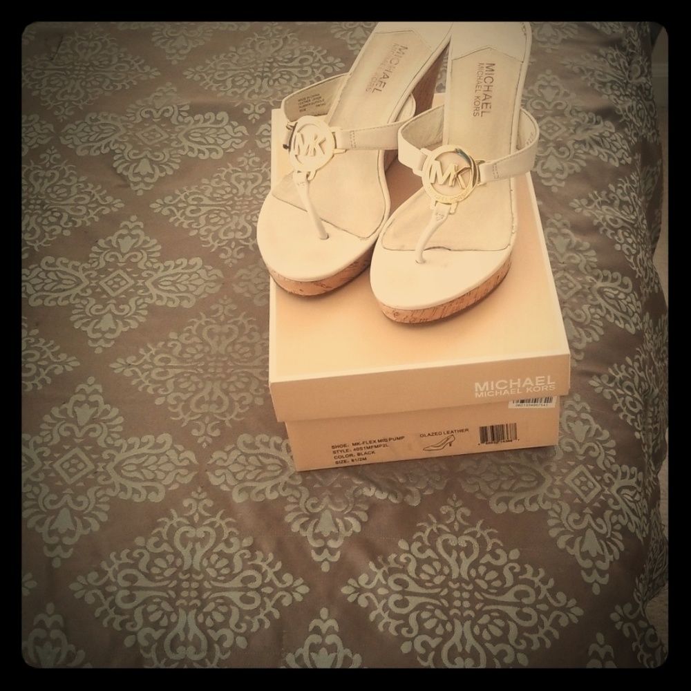 Michael Kors White and Gold Sandle